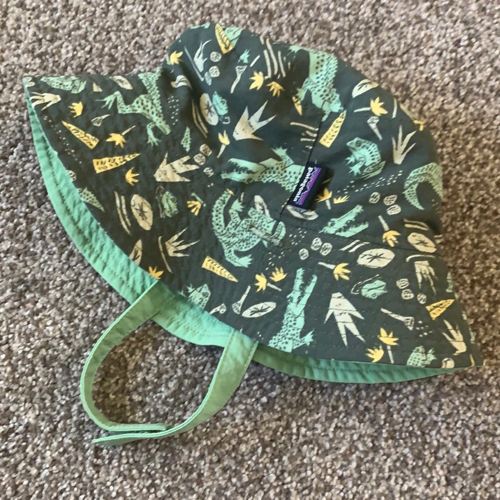 Patagonia baby bucket hat! 6-12 month size🐊